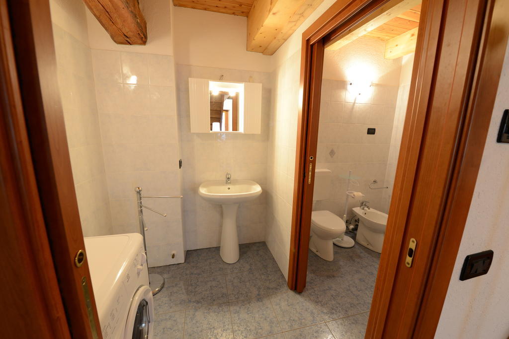 Vieilles Maisons D'Introd Luaran gambar