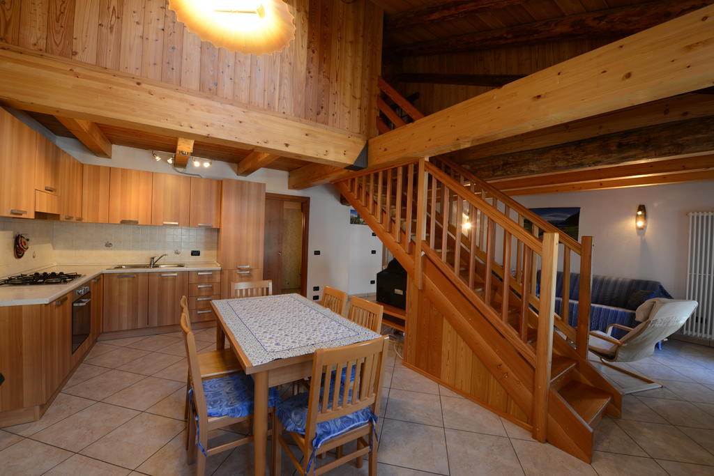 Vieilles Maisons D'Introd Bilik gambar