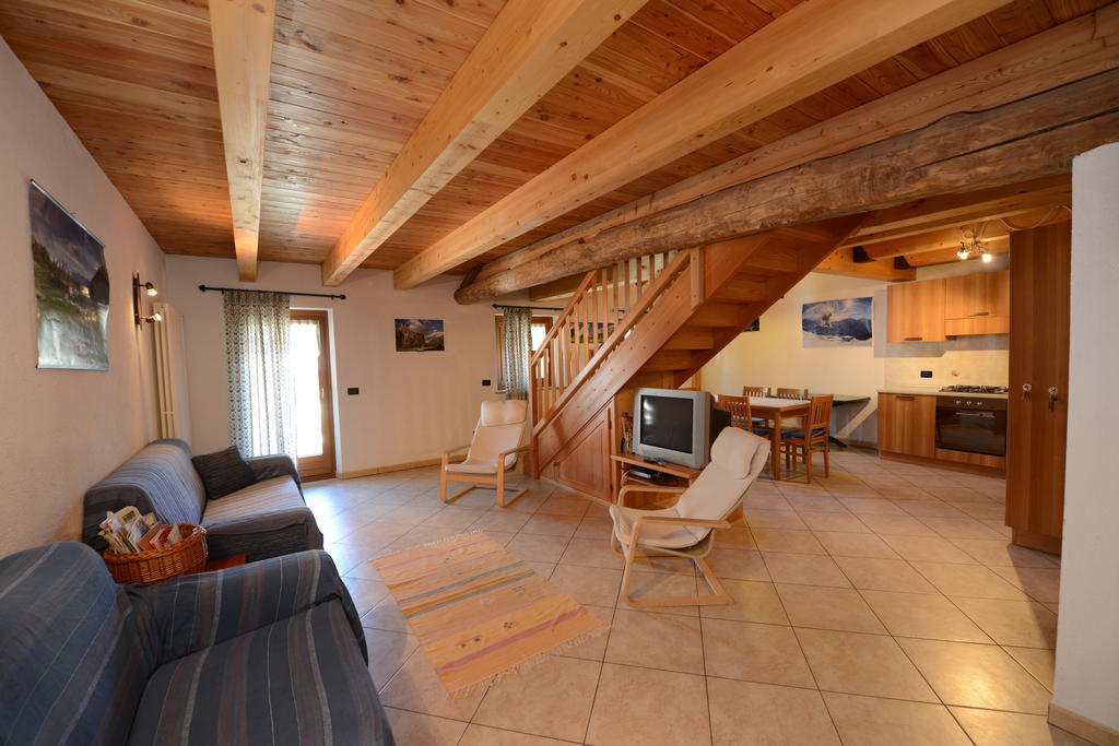 Vieilles Maisons D'Introd Bilik gambar