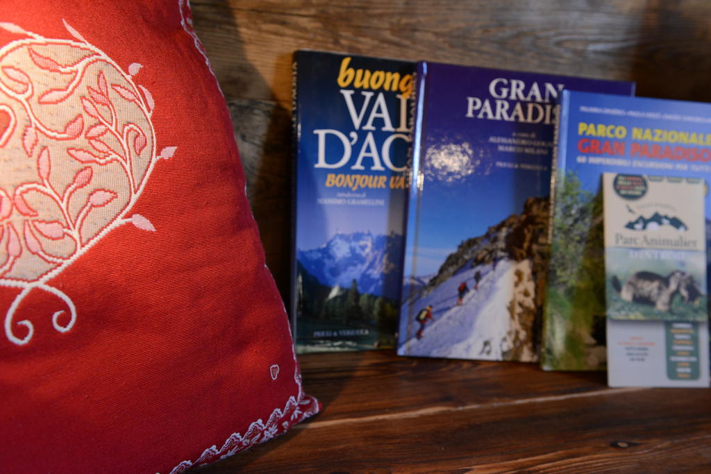Vieilles Maisons D'Introd Luaran gambar