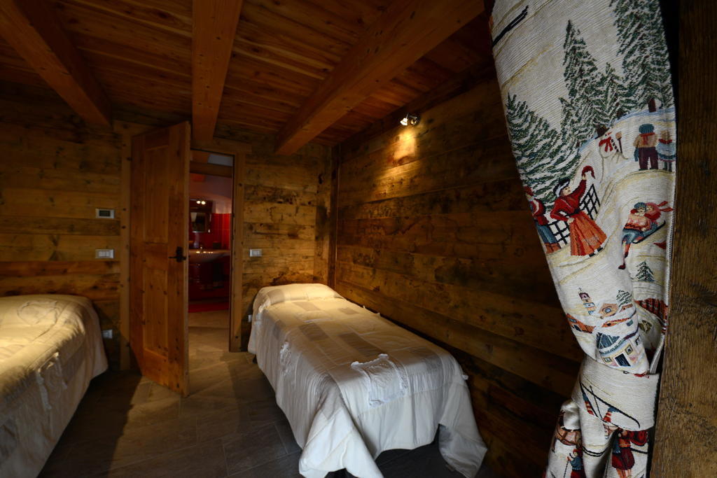 Vieilles Maisons D'Introd Bilik gambar