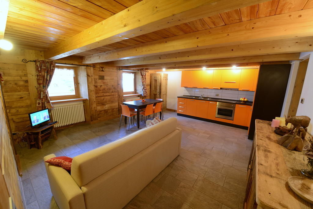 Vieilles Maisons D'Introd Luaran gambar
