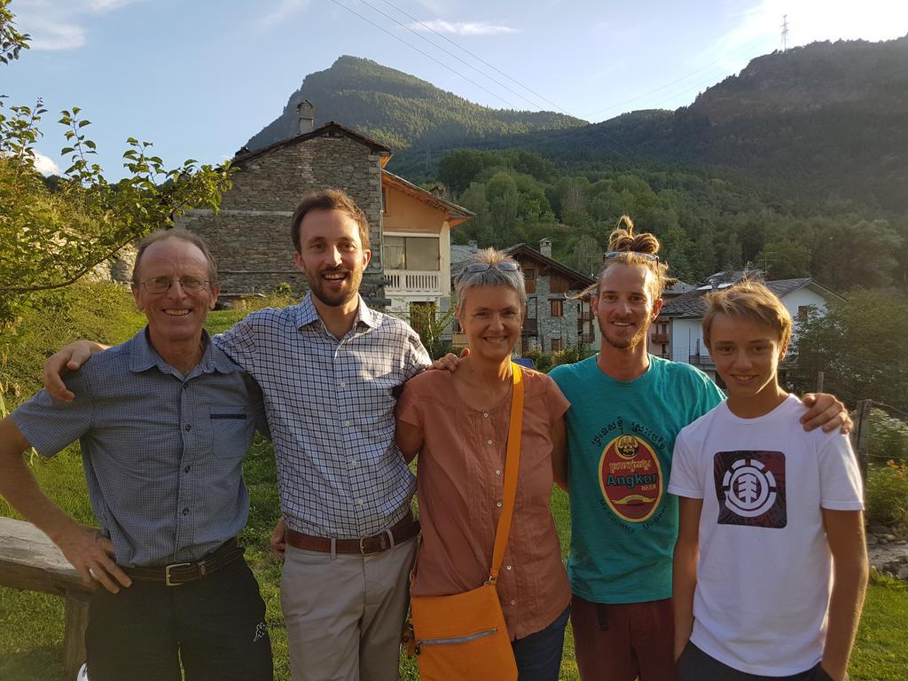 Vieilles Maisons D'Introd Luaran gambar