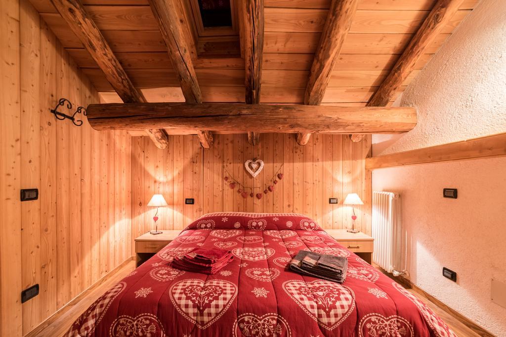 Vieilles Maisons D'Introd Luaran gambar