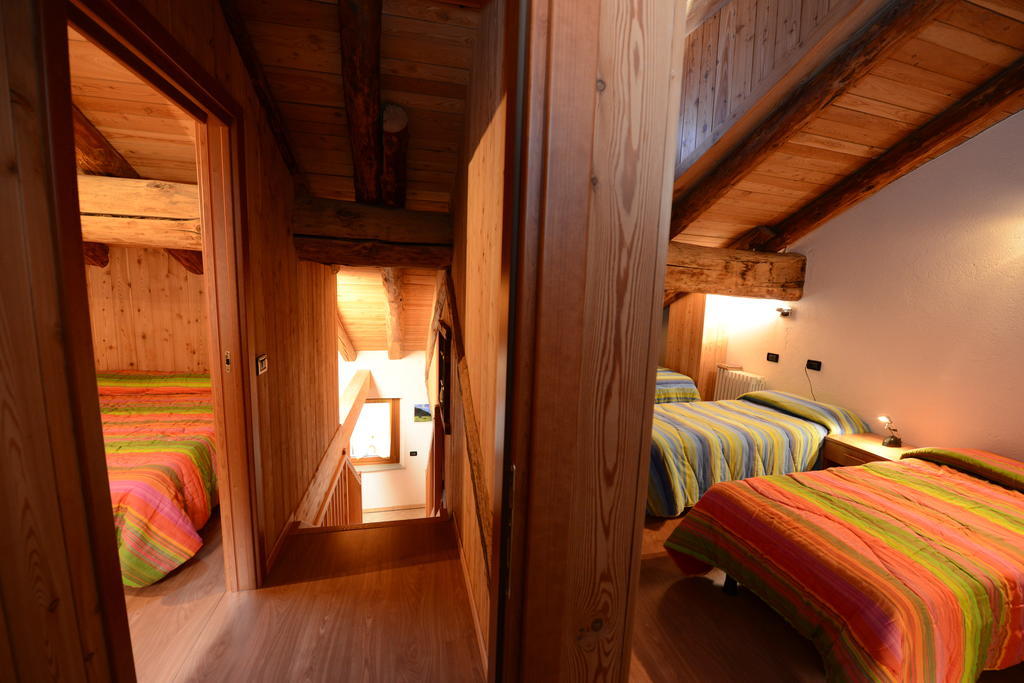 Vieilles Maisons D'Introd Luaran gambar