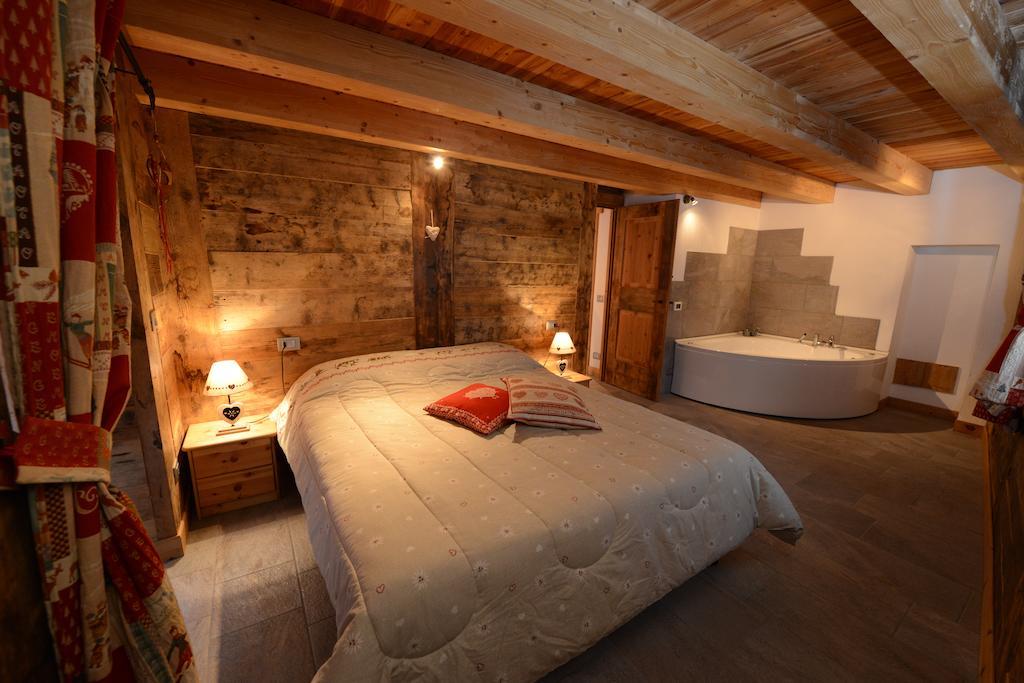 Vieilles Maisons D'Introd Luaran gambar