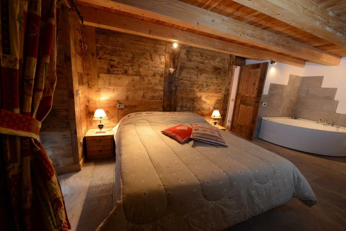 Vieilles Maisons D'Introd Luaran gambar